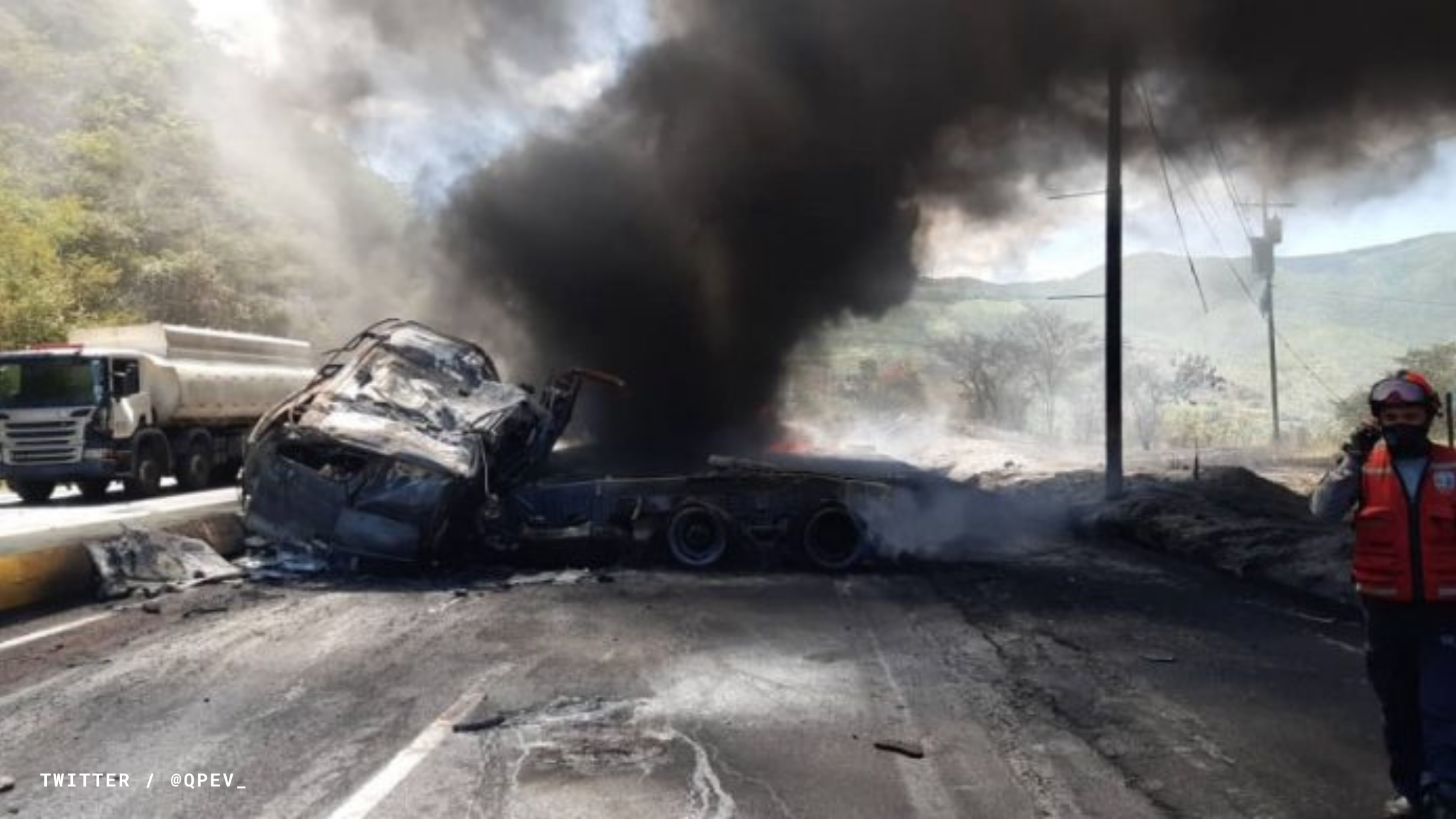 Gandola de combustible se incendió en la autopista Caracas-La Guaira