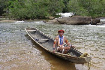 Indígenas detuvieron embarcaciones con combustible y solicitaron protección a su territorio ancestral