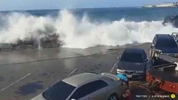 Dos personas desaparecidas por mar de leva en Puerto Cabello