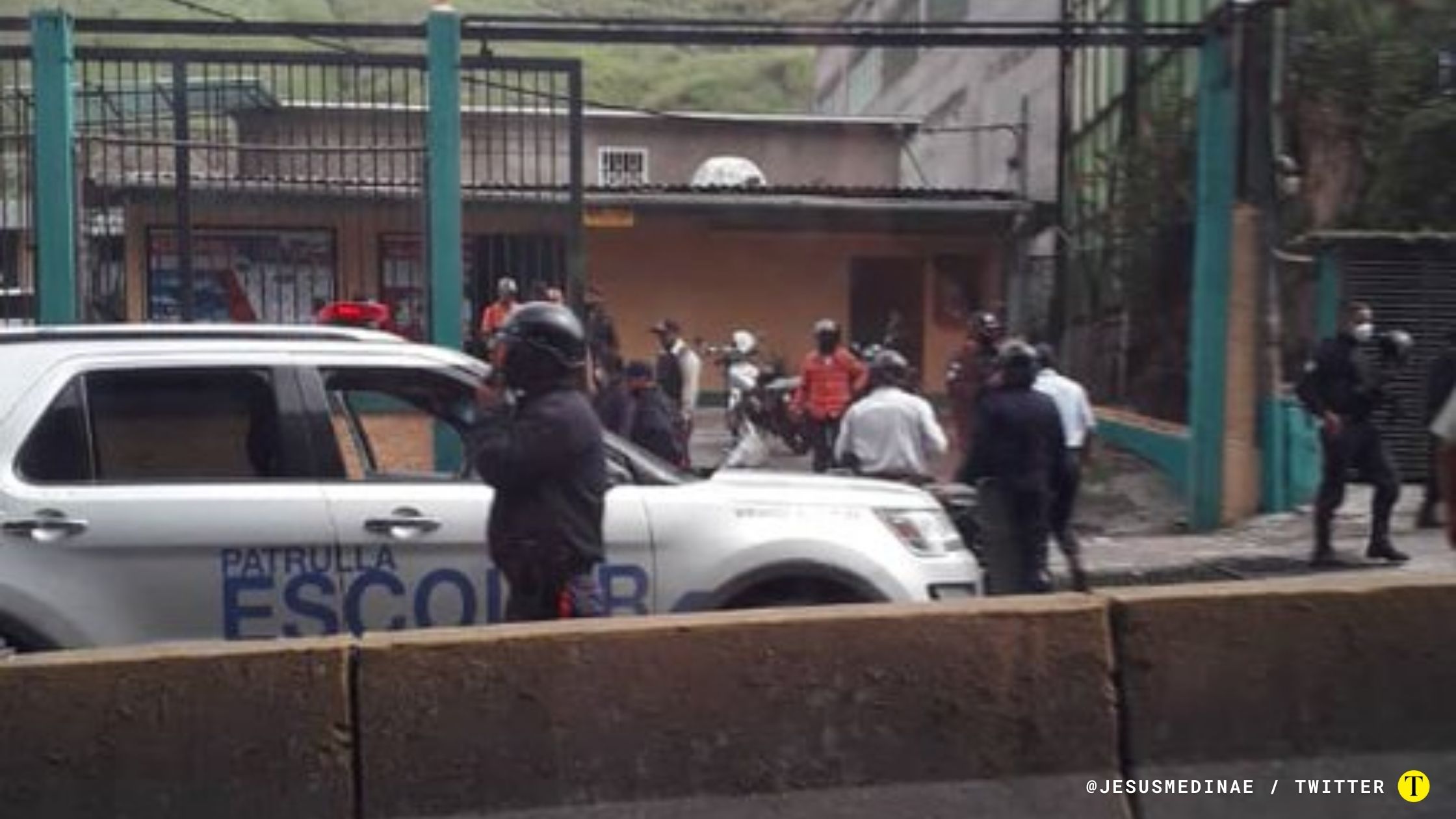 Cuerpos de seguridad en el kilómetro 18 de la carretera Panamericana por enfrentamiento con delicuentes. Foto: @jesusmedinae / Twitter