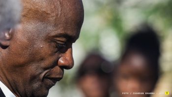 El presidente de Haití, Jovenel Moïse, fue asesinado durante la madrugada de este miércoles por hombres armados que ingresaron a la residencia gubernamental, en Puerto Príncipe. Su muerte fue confirmada por el primer ministro de la isla caribeña Claude Joseph.
