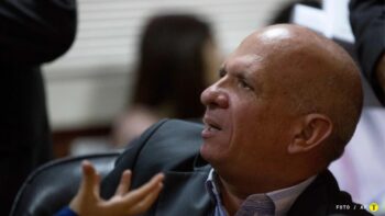El Pollo Carvajal habla en la Asamblea Nacional de Venezuela, en Caracas, el 20 de enero de 2016. Foto: AP