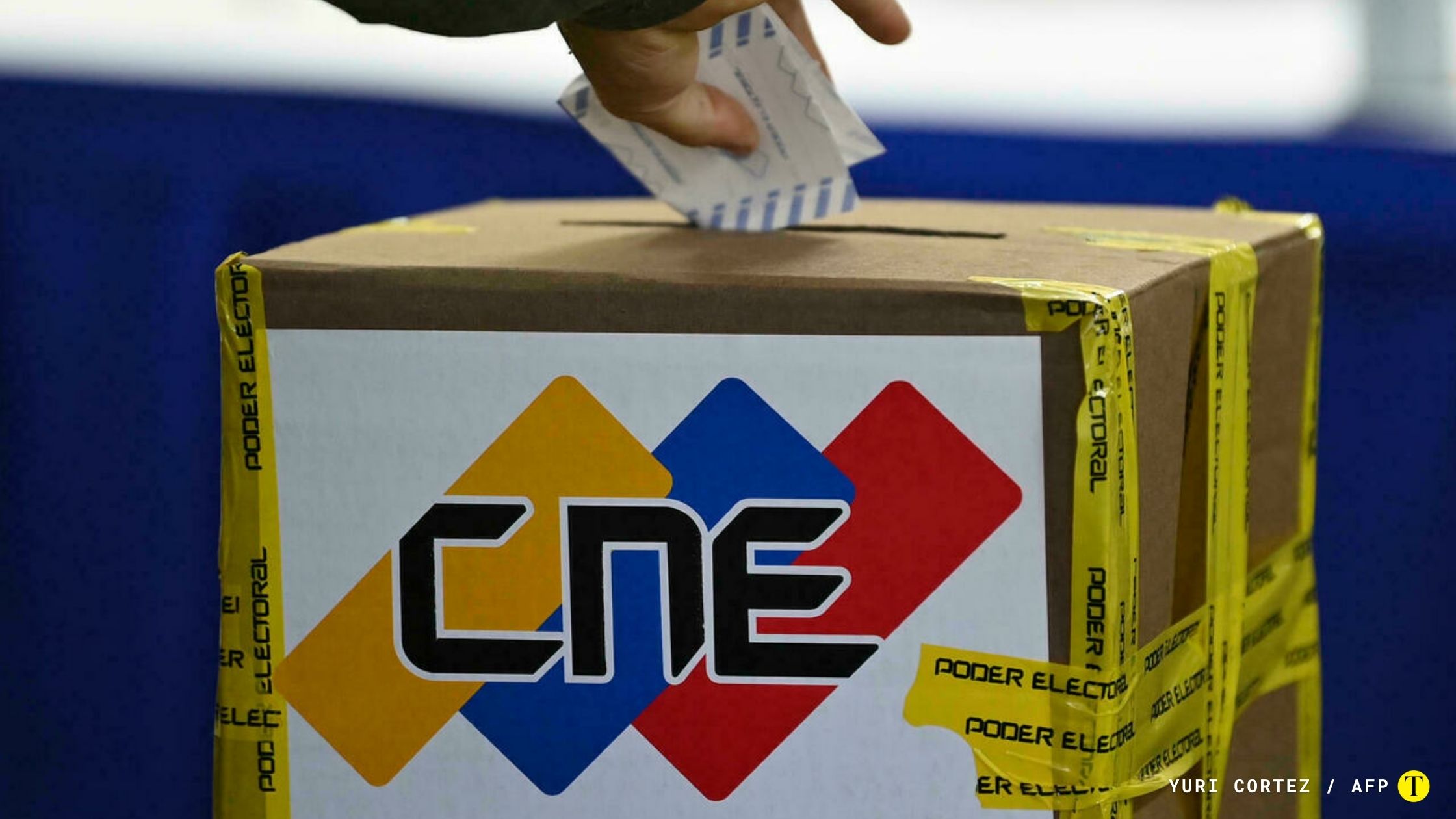 El CNE aceptó la postulación como candidatos a la gobernación del estado Barinas al dirigente político Claudio Fermín y de Jorge Arreaza. Foto: Yuri CORTEZ / AFP