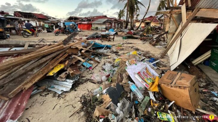Al menos 375 personas han muerto en Filipinas debido al tifón Rai que cayó sobre el país entre el jueves y el sábado de la pasada semana. Foto: @planphilippines / Twitter