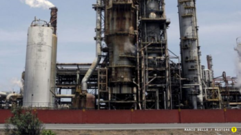 Irán y Venezuela firmaron un contrato de 110 millones de euros para reparar y reiniciar la refinería El Palito, ubicada en Puerto Cabello. Foto: Marco Bello / REUTERS